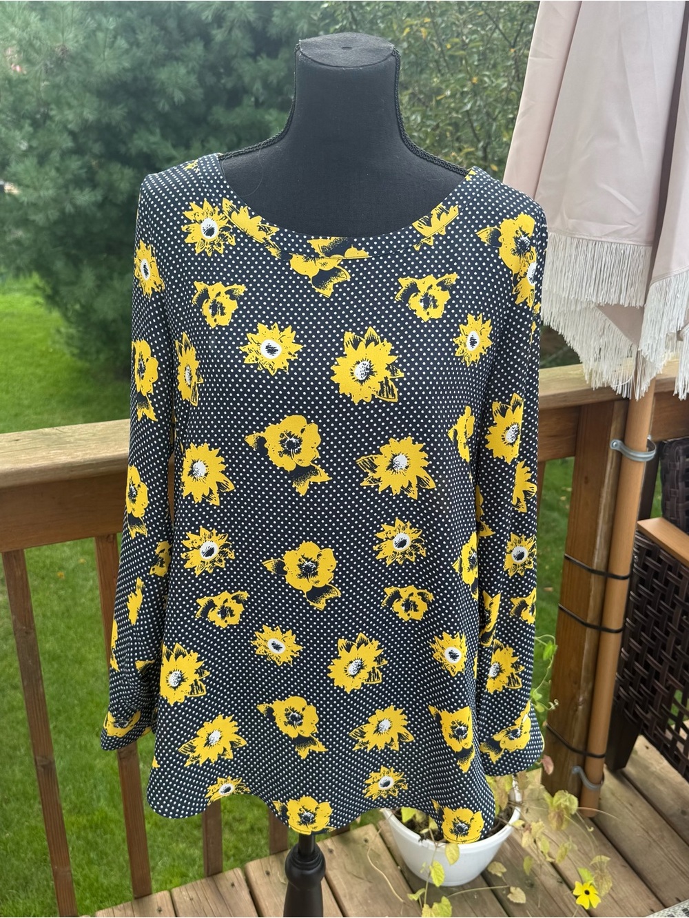 Banana Republic Women's Tall S Navy Yellow Floral Long Slv Scoop tunic Blouse